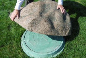Пластиковый муляж камня для декорирования скважины