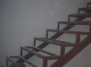 Каркас лестницы закрытого типа
