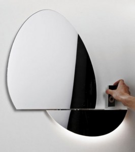supermodern-mirror-with-iphone-ipod-docking-station-1-554x623-1