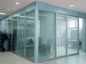 Интерьер офиса: стеклянные перегородки