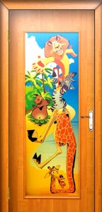дверь в детской комнате