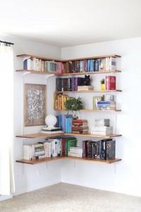 Как и где хранить книги в маленькой квартире?